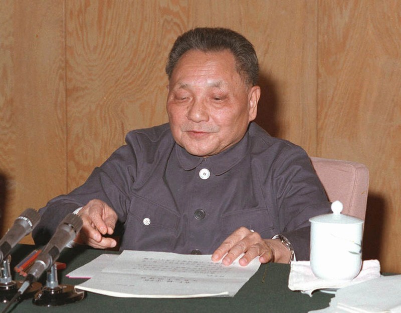 鄧小平在1978年12月召開的中共十一屆三中全會(huì)，開創(chuàng)了我國改革開放的社會(huì)主義現(xiàn)代化建設(shè)的新時(shí)期。