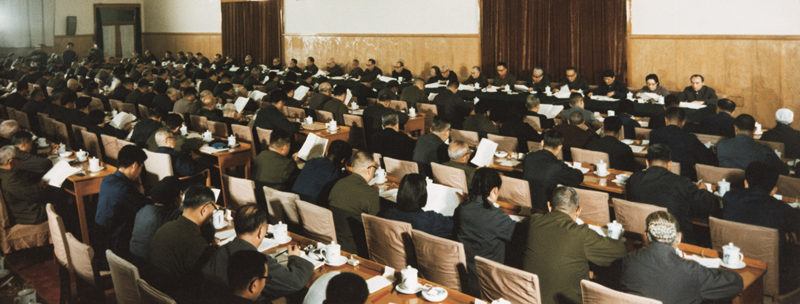 鄧小平在1978年12月召開的中共十一屆三中全會，開創(chuàng)了我國改革開放的社會主義現(xiàn)代化建設(shè)的新時期。