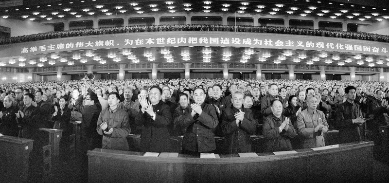 鄧小平在1978年12月召開的中共十一屆三中全會，開創(chuàng)了我國改革開放的社會主義現(xiàn)代化建設(shè)的新時期。