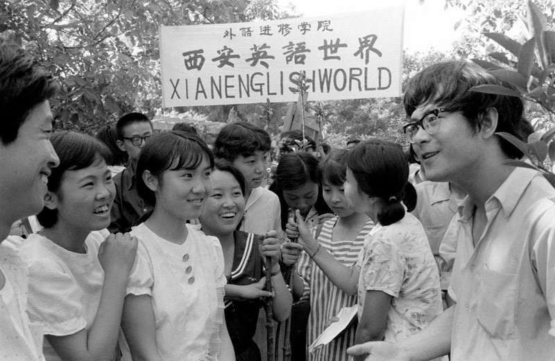 鄧小平在1978年12月召開的中共十一屆三中全會，開創(chuàng)了我國改革開放的社會主義現(xiàn)代化建設(shè)的新時期。