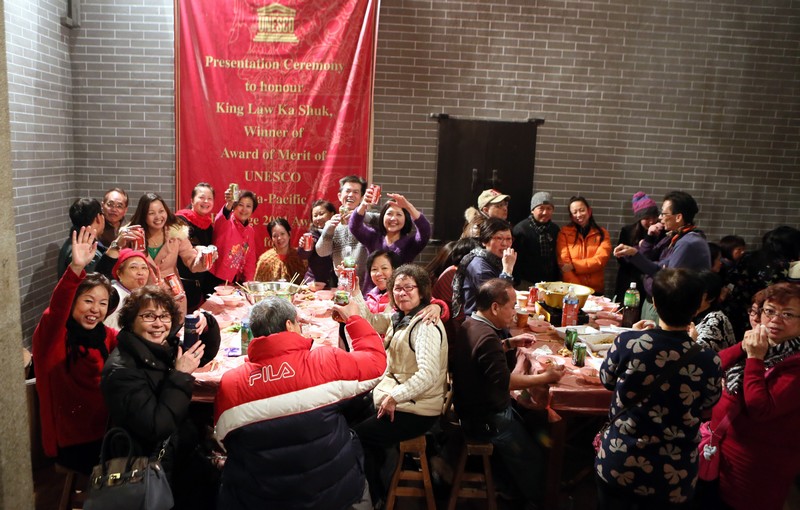 1997年12月11日，國(guó)家主席江澤民在中南海會(huì)見來(lái)北京述職的香港特別行政區(qū)行政長(zhǎng)官董建華。