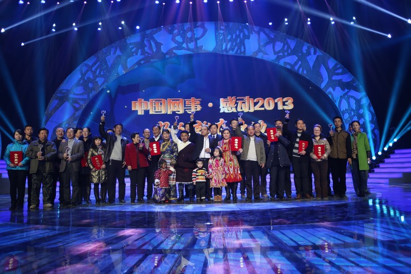 2012年11月15日，在黨的第十八屆中央委員會(huì)第一次全體會(huì)議上，新當(dāng)選的中共中央總書(shū)記習(xí)近平和中共中央政治局常委們同採(cǎi)訪十八大的中外記者親切見(jiàn)面。