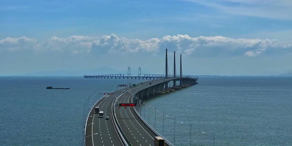 車暢人旺活力盛 港珠澳大橋開(kāi)通六年出入境人次超6235萬(wàn)